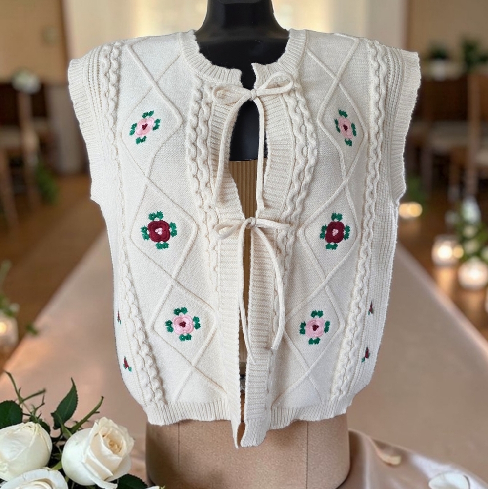 🆕️ Sincerely Jules Cream Cable Knit Floral Embroidery Cardigan Vest  Size XL